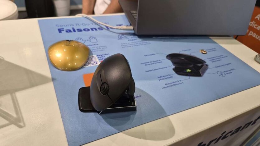 Présentation de souris verticales, parmi les solutions d’aménagement d’un poste informatique.